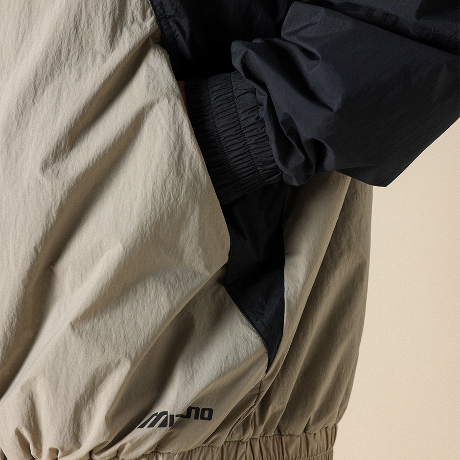Mizuno WR Light Windbreaker Black / Beige